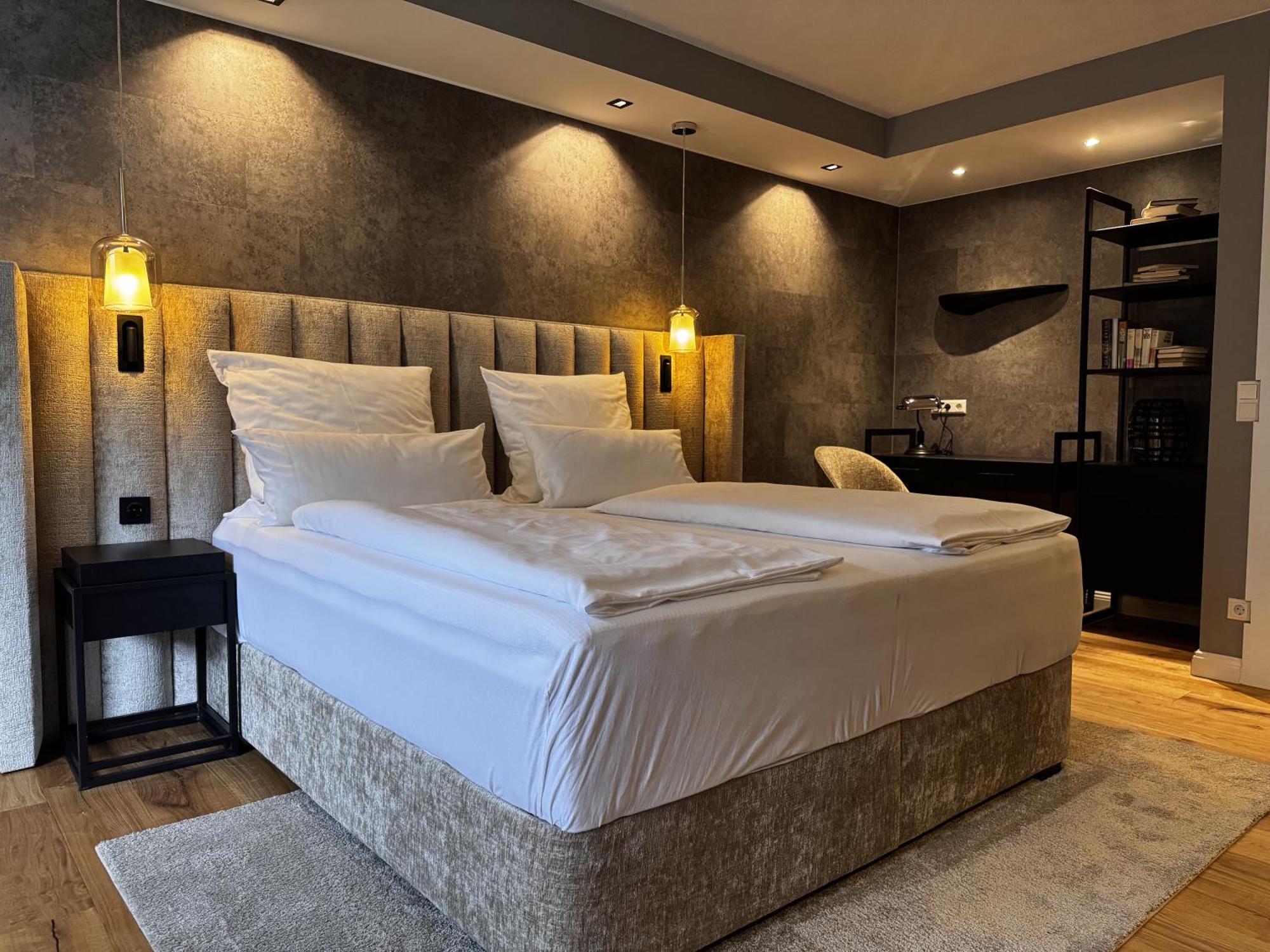 Hotel Luisenpark Бад Бергцаберн Екстериор снимка