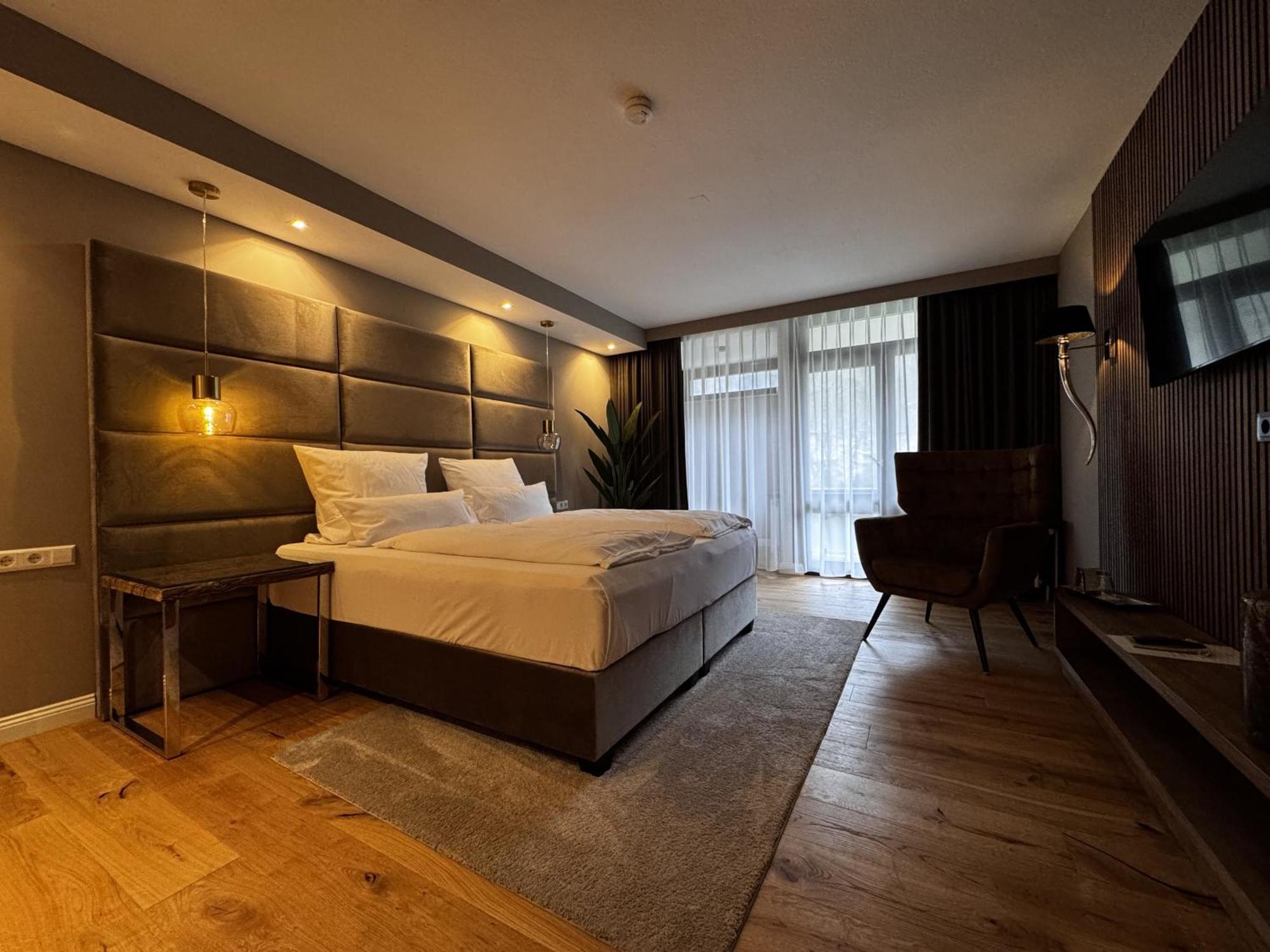 Hotel Luisenpark Бад Бергцаберн Екстериор снимка