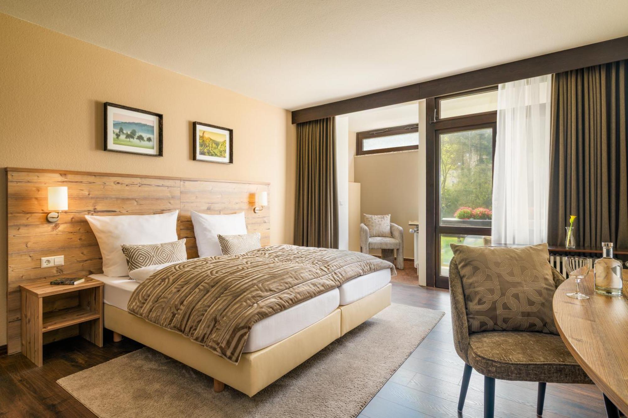 Hotel Luisenpark Бад Бергцаберн Екстериор снимка