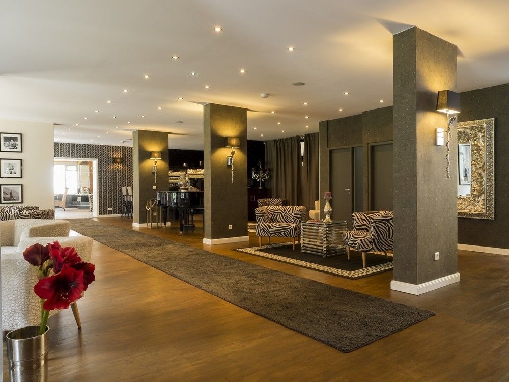 Hotel Luisenpark Бад Бергцаберн Екстериор снимка